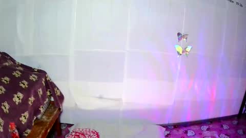 Snapshot of lara101732 chatting on 11/15/25, 09:06 lara101732 online show from 11/15/25, 09:06