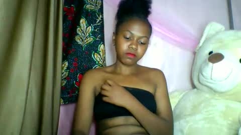 Snapshot of lara_belle chatting on 04/29/26, 10:30 lara_belle online show from 04/29/26, 10:30