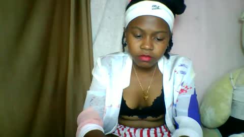 Snapshot of lara_belle chatting on 05/15/26, 10:22 lara_belle online show from 05/15/26, 10:22