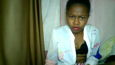 Snapshot of lara_belle chatting on 05/16/26, 12:29 lara_belle online show from 05/16/26, 12:29