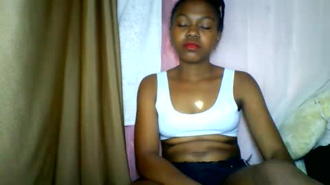 Snapshot of lara_belle chatting on 05/21/26, 02:57 lara_belle online show from 05/21/26, 02:57