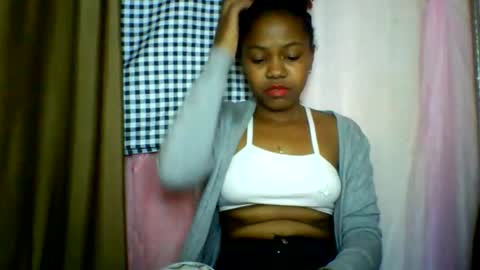 Snapshot of lara_belle chatting on 06/08/26, 03:01 lara_belle online show from 06/08/26, 03:01