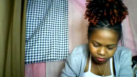 Snapshot of lara_belle chatting on 06/10/26, 04:12 lara_belle online show from 06/10/26, 04:12