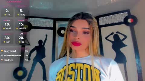 Snapshot of lara_brunette chatting on 03/06/25, 11:31 Lara Brunette  online show from 03/06/25, 11:31