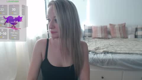 Snapshot of lara_c_rau chatting on 09/15/25, 02:28 Lara online show from 09/15/25, 02:28