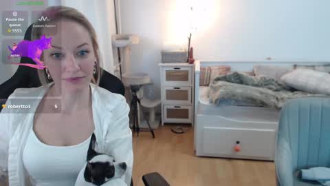 Snapshot of lara_c_rau chatting on 10/02/25, 04:03 Lara online show from 10/02/25, 04:03