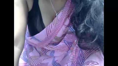 Snapshot of lara_dey chatting on 09/11/25, 06:57 Anshika rai online show from 09/11/25, 06:57