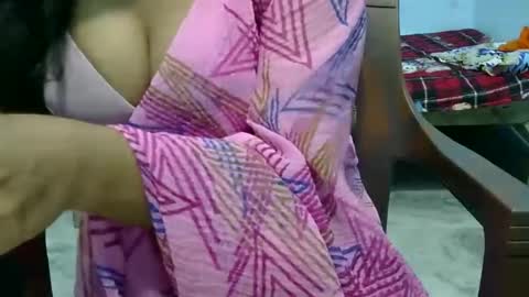 Snapshot of lara_dey chatting on 09/15/25, 06:19 Anshika rai online show from 09/15/25, 06:19