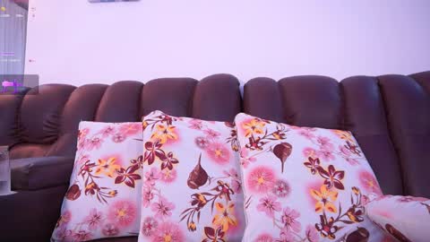 Snapshot of lara_giraldo chatting on 11/21/25, 12:43 Hello Guys I am Lara Giraldo WELCOME To my room online show from 11/21/25, 12:43