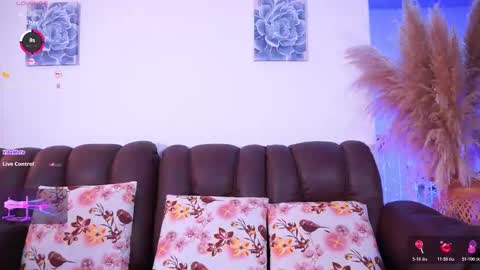 Snapshot of lara_giraldo chatting on 11/28/25, 01:08 Hello Guys I am Lara Giraldo WELCOME To my room online show from 11/28/25, 01:08