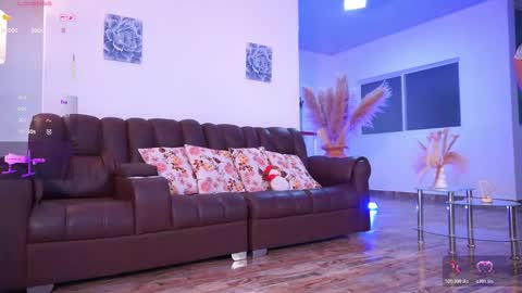 Snapshot of lara_giraldo chatting on 12/04/25, 12:53 Hello Guys I am Lara Giraldo WELCOME To my room online show from 12/04/25, 12:53