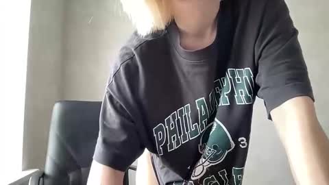 Lara Neon online show from 02/25/25, 09:53