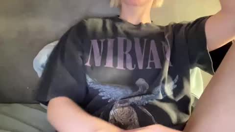 Snapshot of lara_neon chatting on 02/04/26, 04:02 Lara Neon online show from 02/04/26, 04:02