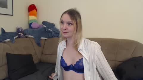 Lara online show from 01/09/25, 07:40