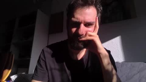 laraaan online show from 11/16/25, 12:11