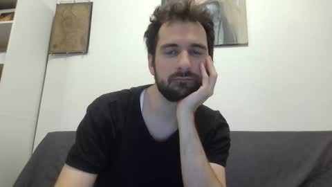 laraaan online show from 11/21/25, 07:56