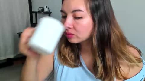 Lara online show from 04/18/26, 12:14