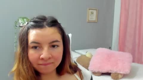Snapshot of laracat18 chatting on 05/16/26, 12:18 Lara online show from 05/16/26, 12:18
