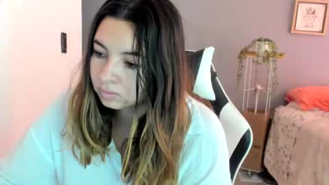 Lara online show from 06/14/26, 02:30