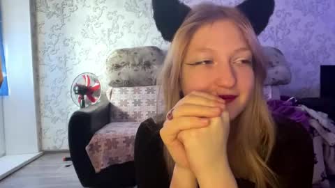 Lily online show from 04/21/26, 08:42