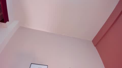 Snapshot of laragoldd chatting on 12/13/24, 04:22 Lara Gold online show from 12/13/24, 04:22