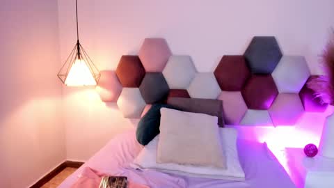 Snapshot of laragoldd chatting on 12/31/24, 09:50 Lara Gold online show from 12/31/24, 09:50