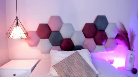 Snapshot of laragoldd chatting on 09/26/25, 12:36 Lara Gold online show from 09/26/25, 12:36