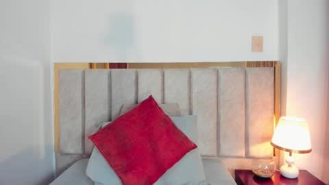 Snapshot of laragoldd chatting on 09/30/25, 10:59 Lara Gold online show from 09/30/25, 10:59