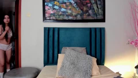 Snapshot of laragoldd chatting on 10/25/25, 11:43 Lara Gold online show from 10/25/25, 11:43