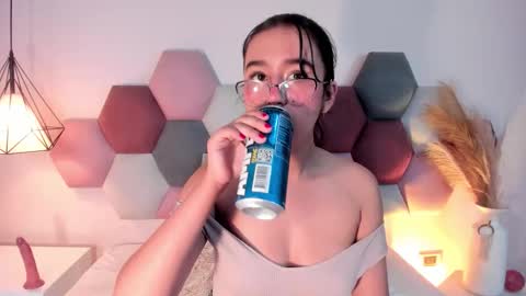 Snapshot of laragoldd chatting on 11/11/25, 10:10 Lara Gold online show from 11/11/25, 10:10