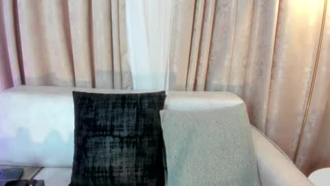 Snapshot of laragoldd chatting on 12/14/25, 04:01 Lara Gold online show from 12/14/25, 04:01