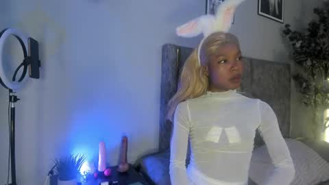 laragreey online show from 04/23/26, 11:31