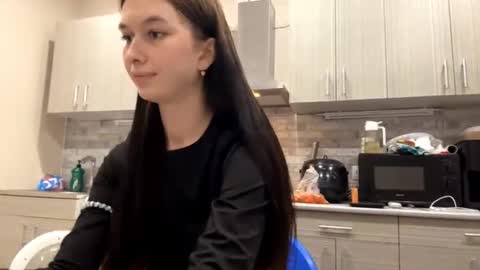 lara online show from 03/25/26, 06:36