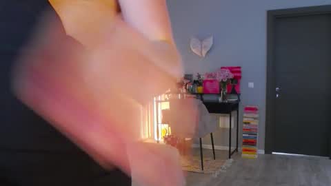 LaraKanes online show from 11/05/25, 08:58