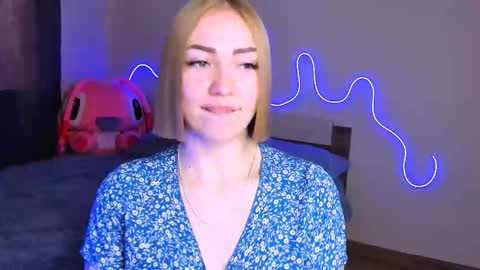 Snapshot of larakrein_lk chatting on 09/15/25, 11:10 LaraKrein lk online show from 09/15/25, 11:10