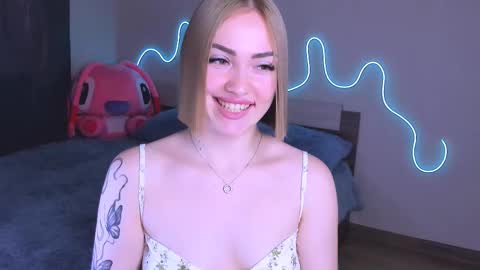 Snapshot of larakrein_lk chatting on 09/17/25, 01:46 LaraKrein lk online show from 09/17/25, 01:46