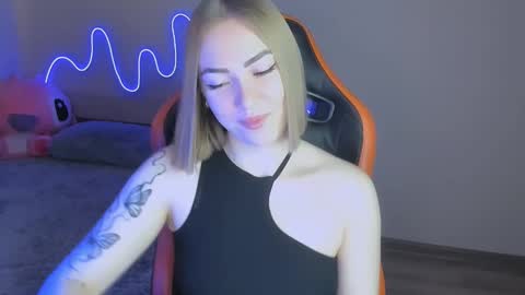 LaraKrein lk online show from 11/15/25, 10:45