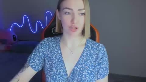 LaraKrein lk online show from 11/29/25, 02:53