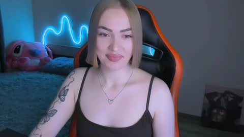 Snapshot of larakrein_lk chatting on 05/03/26, 03:51 LaraKrein lk online show from 05/03/26, 03:51
