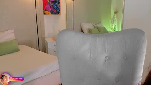 Lara  online show from 11/27/25, 01:46