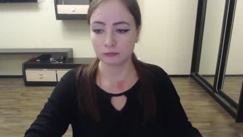 Snapshot of laralianna chatting on 12/11/24, 01:17 Laralianna online show from 12/11/24, 01:17