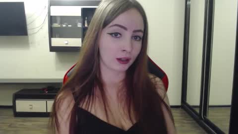 Snapshot of laralianna chatting on 02/18/25, 12:39 Laralianna online show from 02/18/25, 12:39