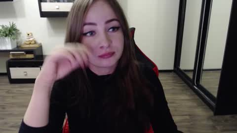 Snapshot of laralianna chatting on 09/18/25, 08:05 Laralianna online show from 09/18/25, 08:05