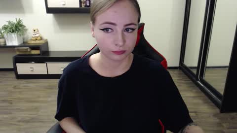 Snapshot of laralianna chatting on 09/21/25, 10:17 Laralianna online show from 09/21/25, 10:17