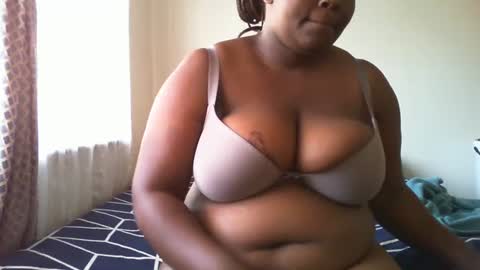 Snapshot of laralovex chatting on 02/27/25, 07:12 laralovex online show from 02/27/25, 07:12