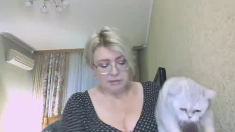 laramrs online show from 11/22/25, 01:54