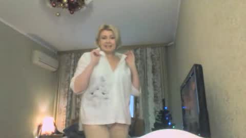 Snapshot of laramrs chatting on 12/20/25, 11:50 laramrs online show from 12/20/25, 11:50