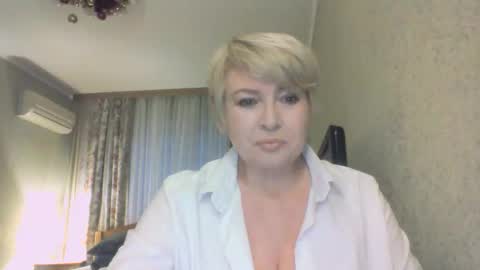 Snapshot of laramrs chatting on 12/21/25, 01:18 laramrs online show from 12/21/25, 01:18