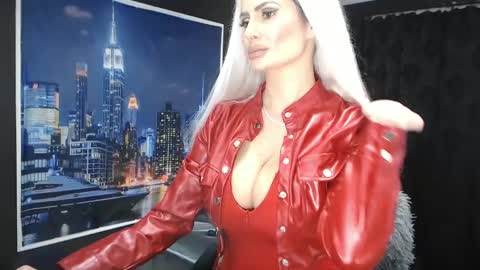 Snapshot of laras_moans chatting on 12/21/24, 08:07 laras_moans online show from 12/21/24, 08:07