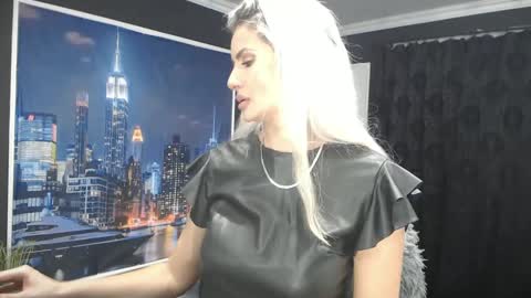 Snapshot of laras_moans chatting on 12/28/24, 08:37 laras_moans online show from 12/28/24, 08:37